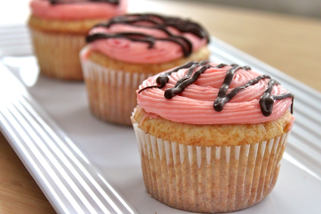 Strawberry-filled Cupcakes